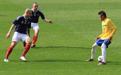 8博快讯-于帕梅卡诺这身体素质不受伤才怪